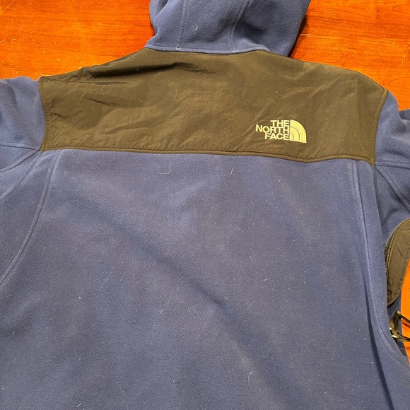 North Face men’s softshell, winstopper, water repellant jacket. - Picture 5 of 6